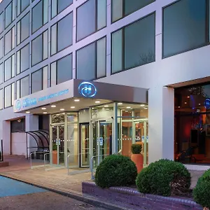 **** מלון Hilton London Gatwick Airport בריטניה